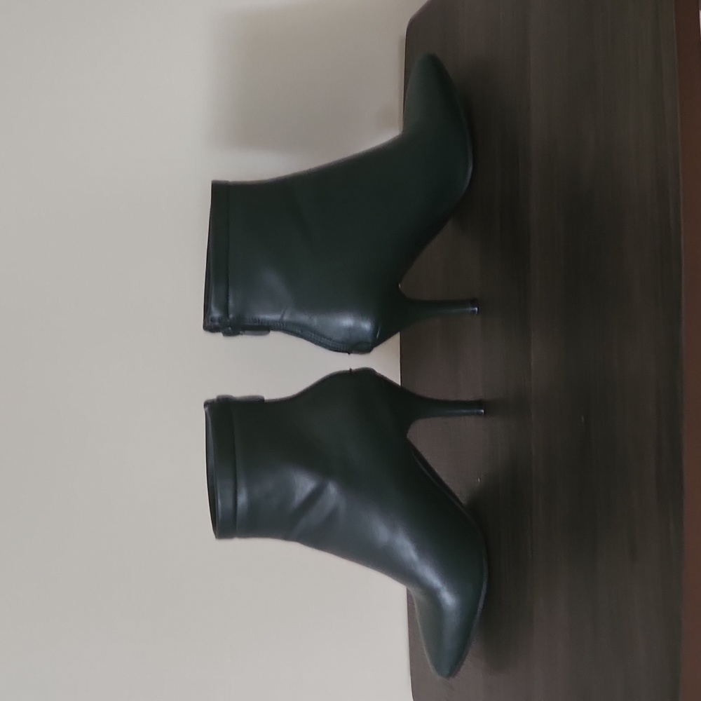 Shoes - Picture 6 of 8